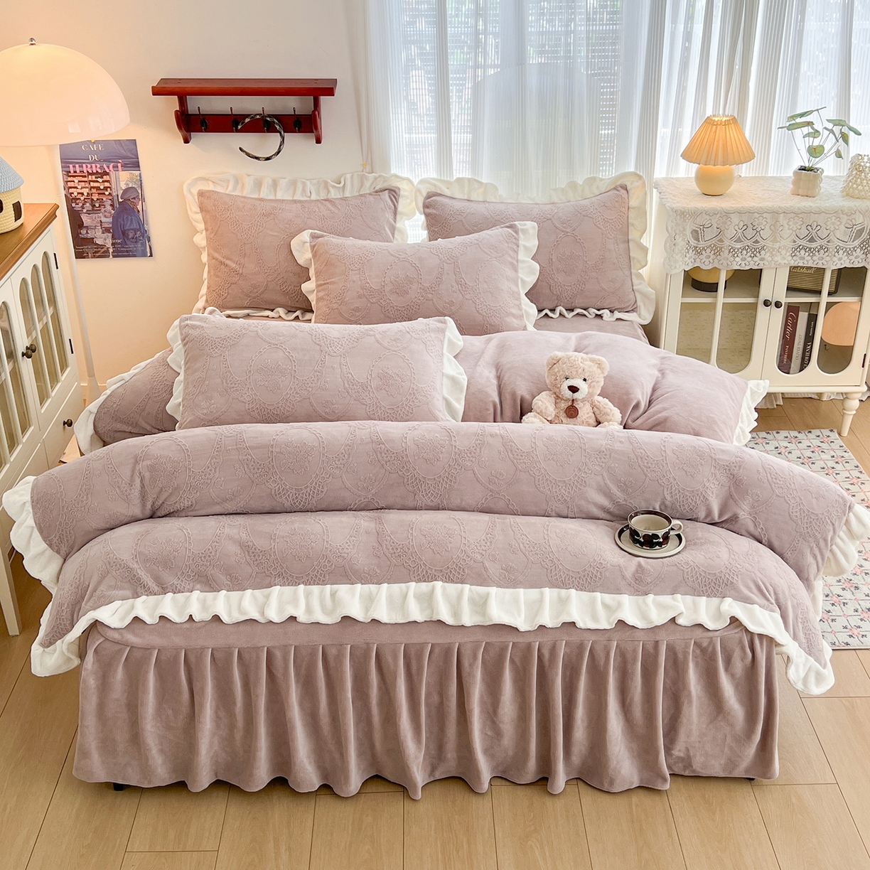 91家纺网 家纺一手货源 找家纺 安哆啦家纺 2025新款法式雕花牛奶绒花边四件套 蕾丝花-灰