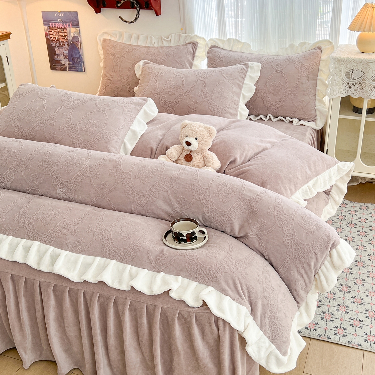 91家纺网 家纺一手货源 找家纺 安哆啦家纺 2025新款法式雕花牛奶绒花边四件套 蕾丝花-灰