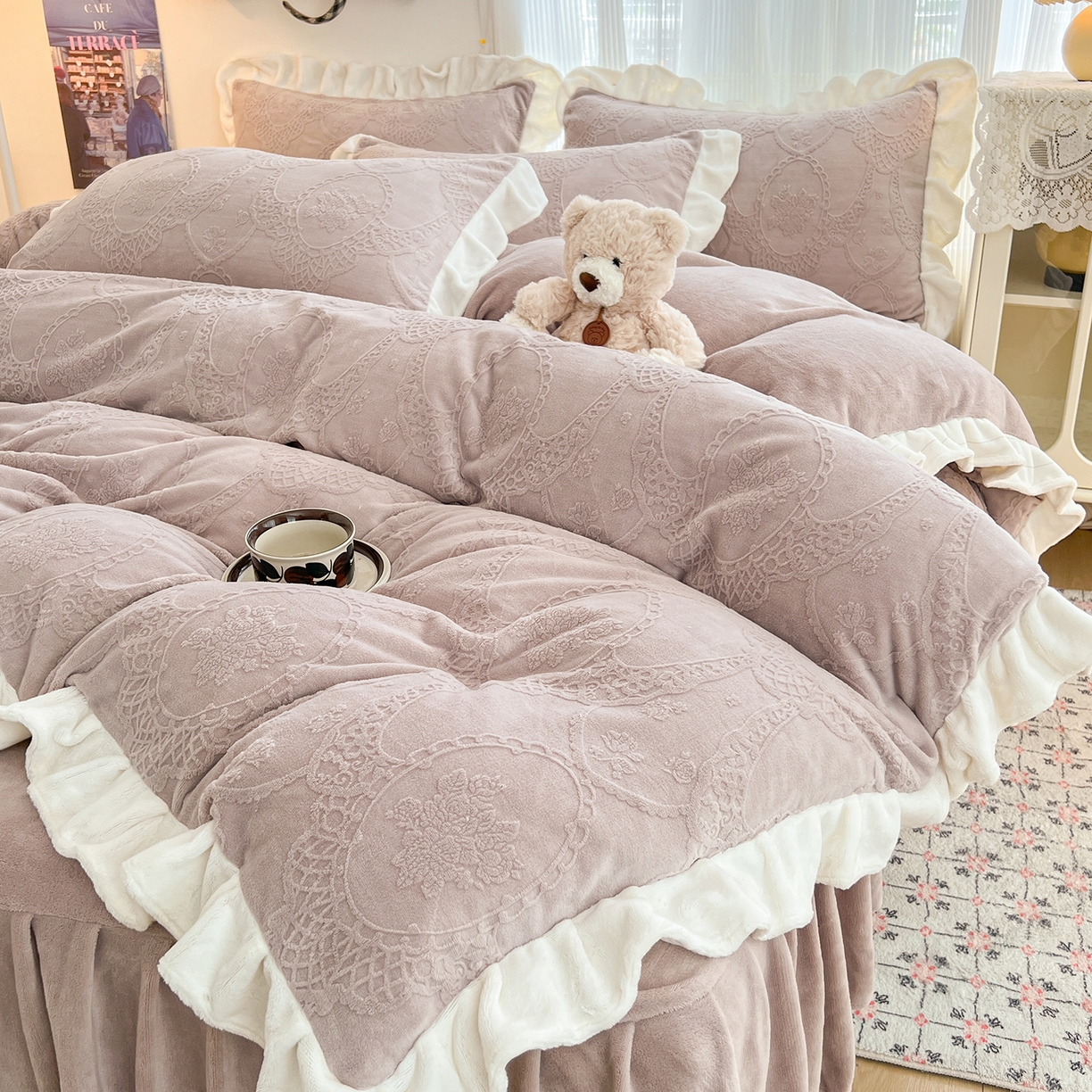 91家纺网 家纺一手货源 找家纺 安哆啦家纺 2025新款法式雕花牛奶绒花边四件套 蕾丝花-灰