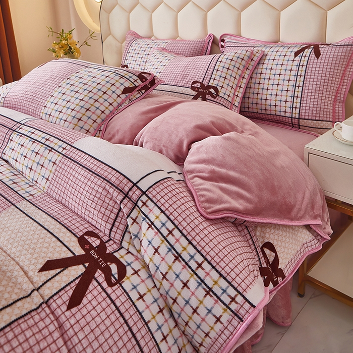 91家纺网 家纺一手货源 找家纺 凤杰 2025新款高克重7斤加厚印花牛奶绒金貂法莱绒四件套 粉恋