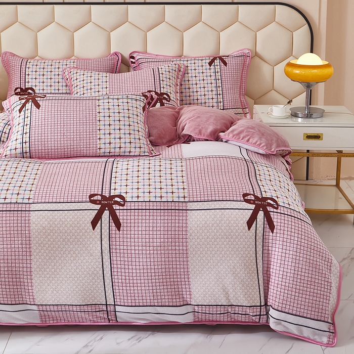 91家纺网 家纺一手货源 找家纺 凤杰 2025新款高克重7斤加厚印花牛奶绒金貂法莱绒四件套 粉恋