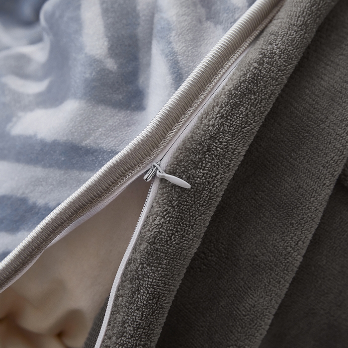 91家纺网 家纺一手货源 找家纺 凤杰 2025新款高克重7斤加厚印花牛奶绒金貂法莱绒四件套 几何～灰