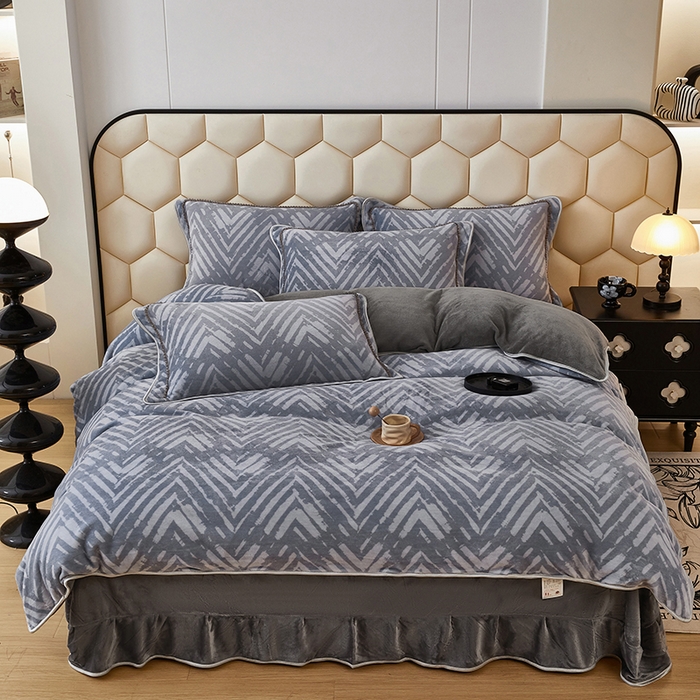 91家纺网 家纺一手货源 找家纺 凤杰 2025新款高克重7斤加厚印花牛奶绒金貂法莱绒四件套 几何～灰