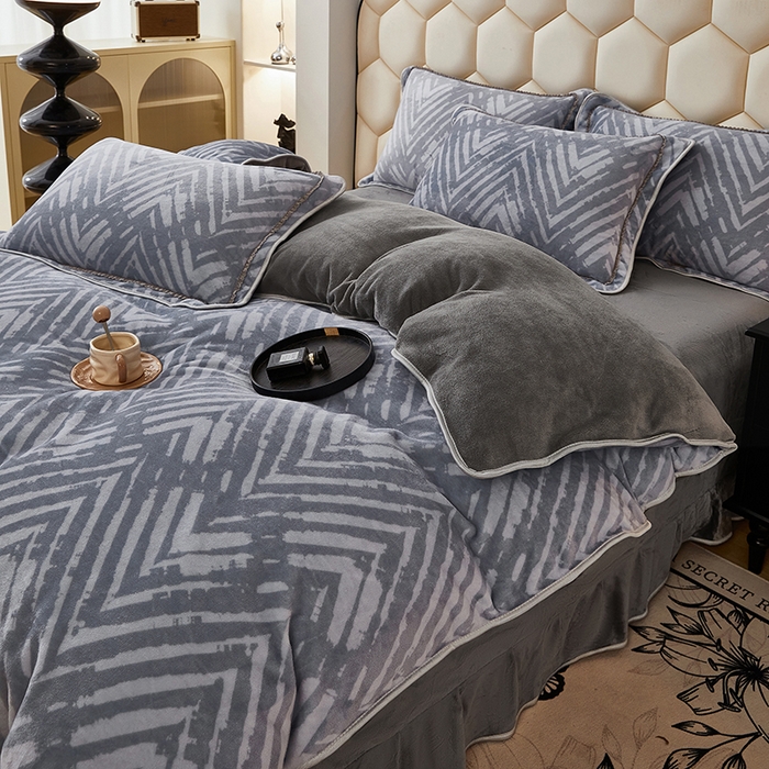 91家纺网 家纺一手货源 找家纺 凤杰 2025新款高克重7斤加厚印花牛奶绒金貂法莱绒四件套 几何～灰