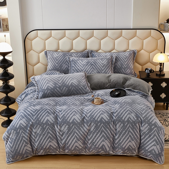 91家纺网 家纺一手货源 找家纺 凤杰 2025新款高克重7斤加厚印花牛奶绒金貂法莱绒四件套 几何～灰