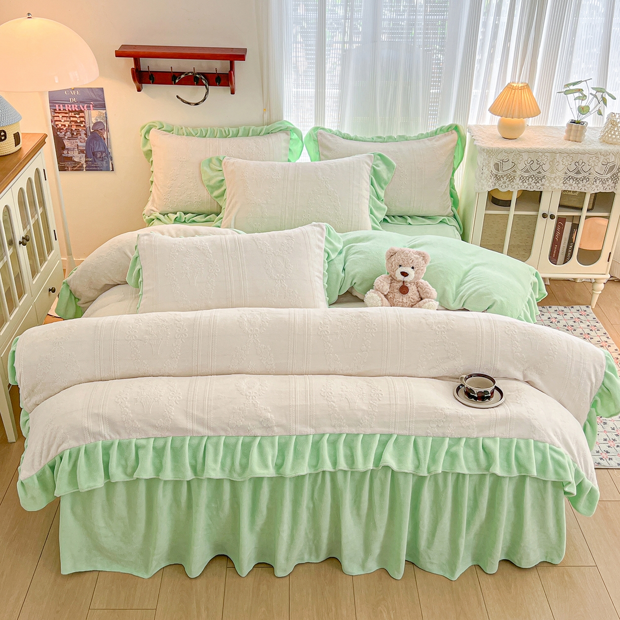 91家纺网 家纺一手货源 找家纺 安哆啦家纺 2025新款法式雕花牛奶绒花边四件套 捧花-白绿