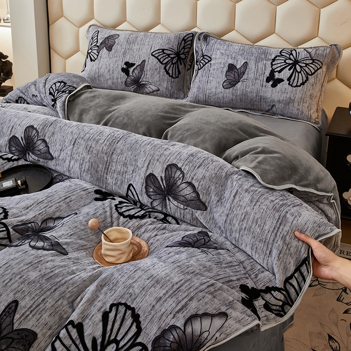 91家纺网 家纺一手货源 找家纺 凤杰 2025新款高克重7斤加厚印花牛奶绒金貂法莱绒四件套 唯美