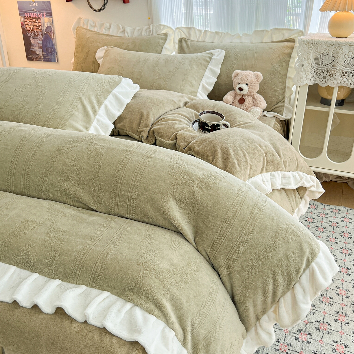 91家纺网 家纺一手货源 找家纺 安哆啦家纺 2025新款法式雕花牛奶绒花边四件套 捧花-绿