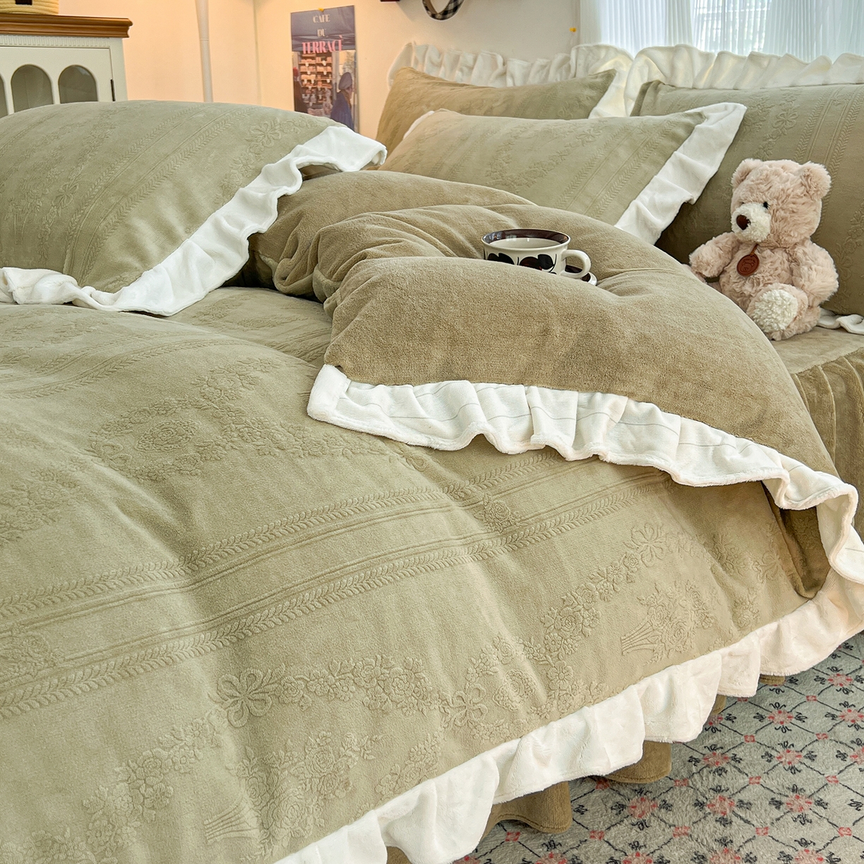 91家纺网 家纺一手货源 找家纺 安哆啦家纺 2025新款法式雕花牛奶绒花边四件套 捧花-绿