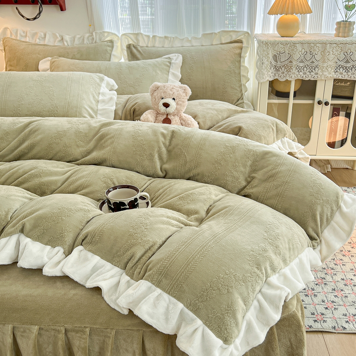 91家纺网 家纺一手货源 找家纺 安哆啦家纺 2025新款法式雕花牛奶绒花边四件套 捧花-绿