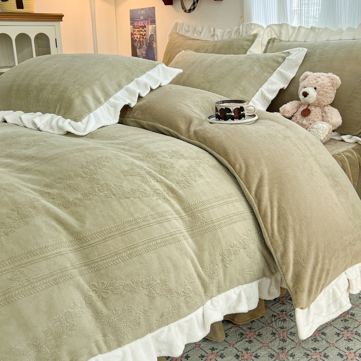 91家纺网 家纺一手货源 找家纺 安哆啦家纺 2025新款法式雕花牛奶绒花边四件套 捧花-绿