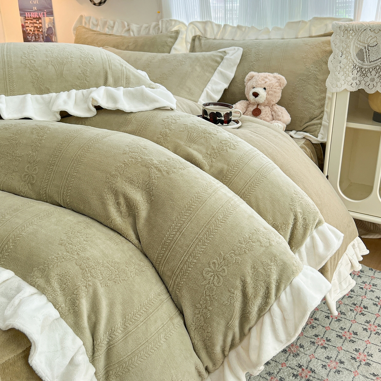 91家纺网 家纺一手货源 找家纺 安哆啦家纺 2025新款法式雕花牛奶绒花边四件套 捧花-绿