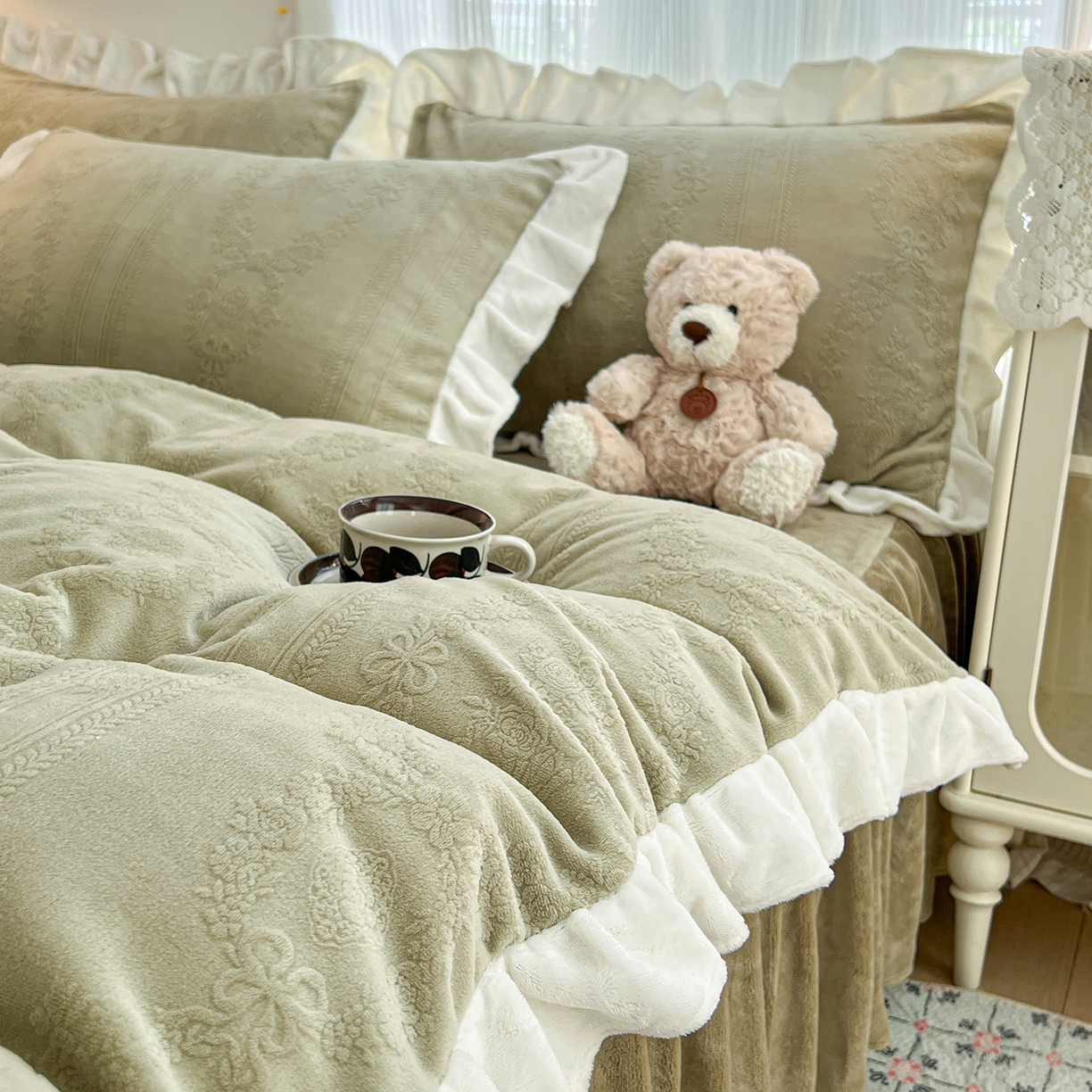 91家纺网 家纺一手货源 找家纺 安哆啦家纺 2025新款法式雕花牛奶绒花边四件套 捧花-绿