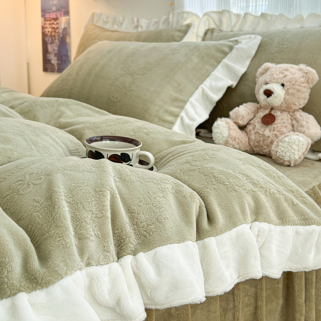 91家纺网 家纺一手货源 找家纺 安哆啦家纺 2025新款法式雕花牛奶绒花边四件套 捧花-绿