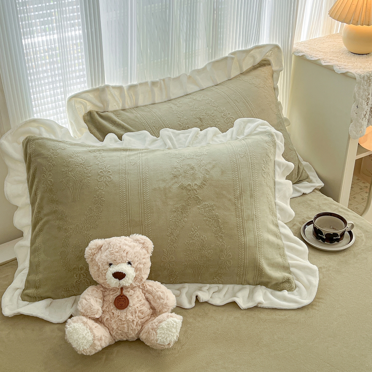 91家纺网 家纺一手货源 找家纺 安哆啦家纺 2025新款法式雕花牛奶绒花边四件套 捧花-绿