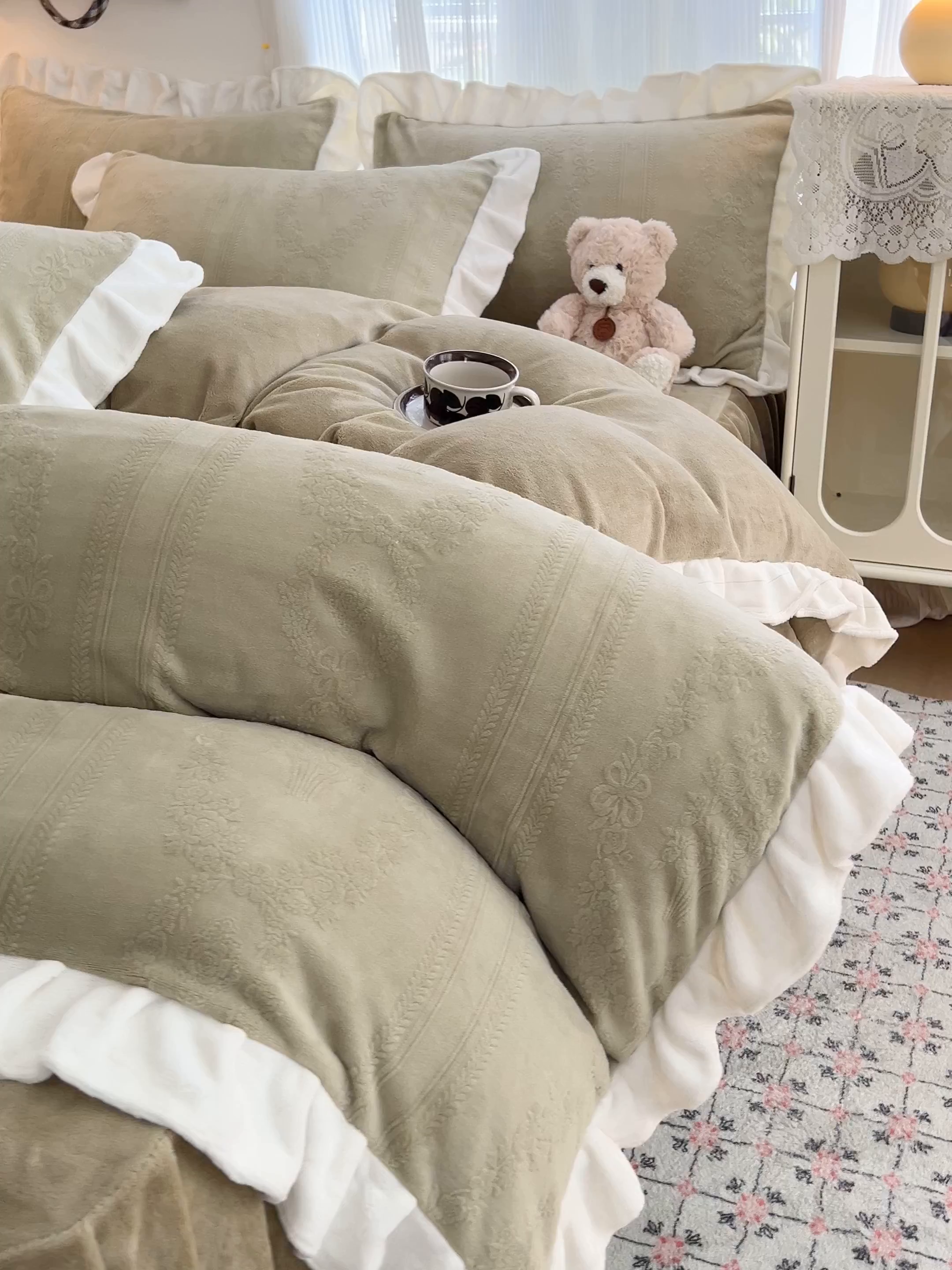 91家纺网 家纺一手货源 找家纺 安哆啦家纺 2025新款法式雕花牛奶绒花边四件套 捧花-绿