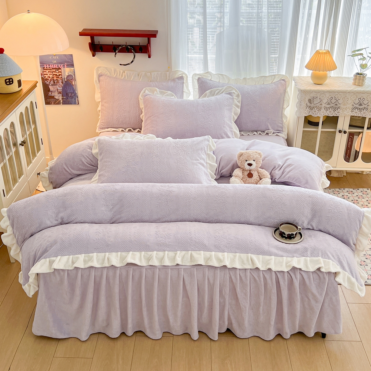 91家纺网 家纺一手货源 找家纺 安哆啦家纺 2025新款法式雕花牛奶绒花边四件套 小格甜心-紫