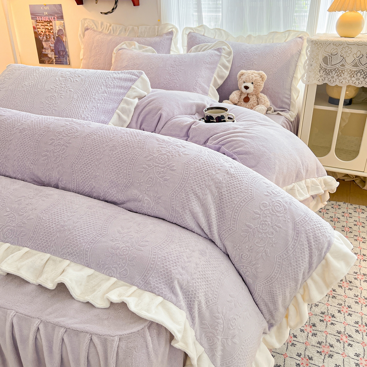 91家纺网 家纺一手货源 找家纺 安哆啦家纺 2025新款法式雕花牛奶绒花边四件套 小格甜心-紫