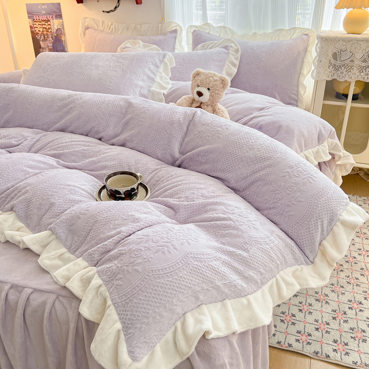 91家纺网 家纺一手货源 找家纺 安哆啦家纺 2025新款法式雕花牛奶绒花边四件套 小格甜心-紫