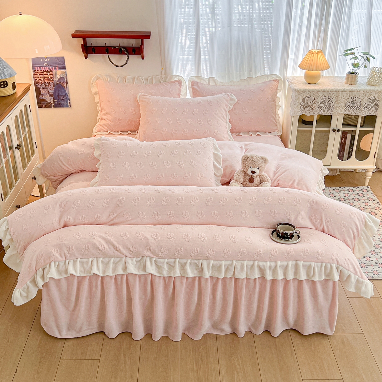 91家纺网 家纺一手货源 找家纺 安哆啦家纺 2025新款法式雕花牛奶绒花边四件套 小花-粉