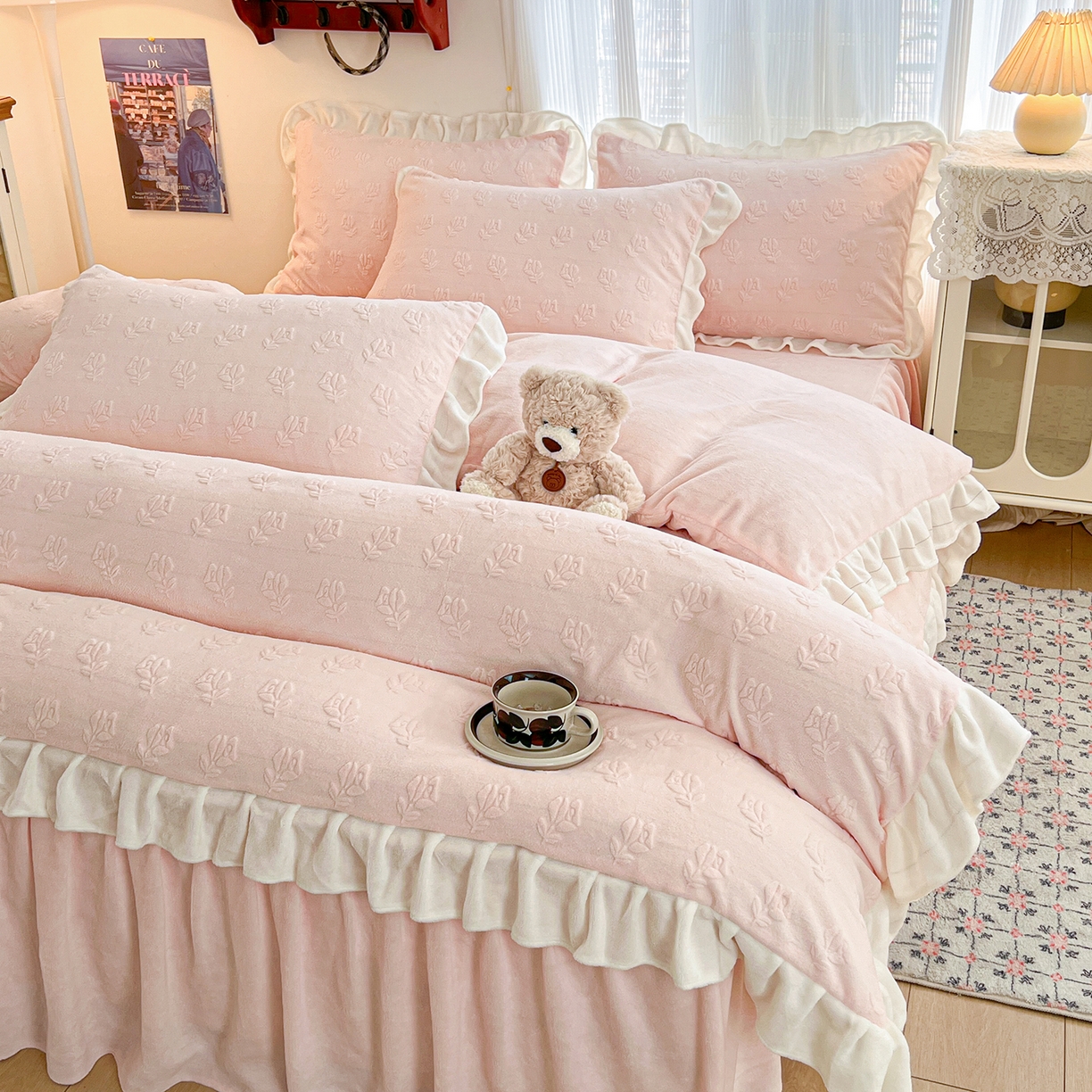 91家纺网 家纺一手货源 找家纺 安哆啦家纺 2025新款法式雕花牛奶绒花边四件套 小花-粉