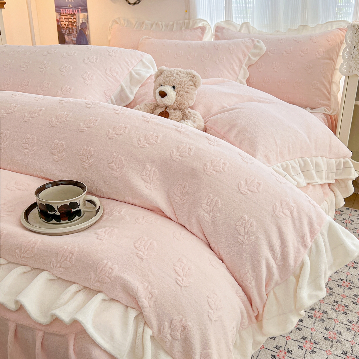 91家纺网 家纺一手货源 找家纺 安哆啦家纺 2025新款法式雕花牛奶绒花边四件套 小花-粉