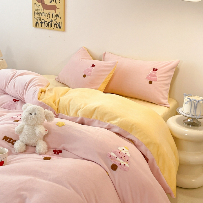 91家纺网 家纺一手货源 找家纺 启发 2025新款牛奶绒毛巾绣四件套场景一 圣诞树