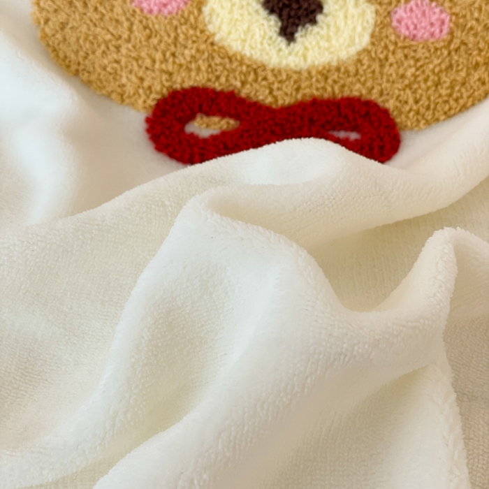 91家纺网 家纺一手货源 找家纺 启发 2025新款牛奶绒毛巾绣四件套场景一 快乐萌友