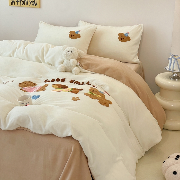 91家纺网 家纺一手货源 找家纺 启发 2025新款牛奶绒毛巾绣四件套场景一 腊肠狗狗