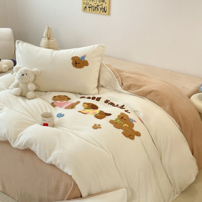 91家纺网 家纺一手货源 找家纺 启发 2025新款牛奶绒毛巾绣四件套场景一 腊肠狗狗