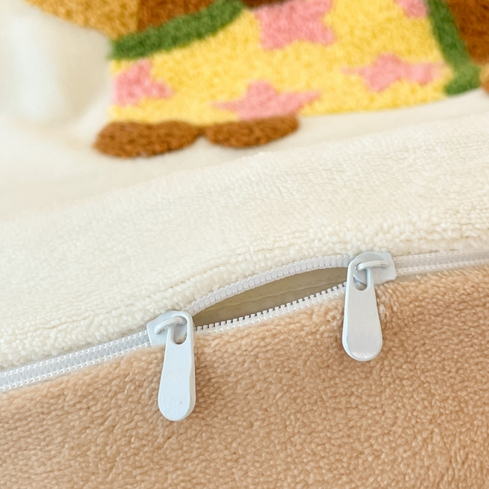 91家纺网 家纺一手货源 找家纺 启发 2025新款牛奶绒毛巾绣四件套场景一 腊肠狗狗