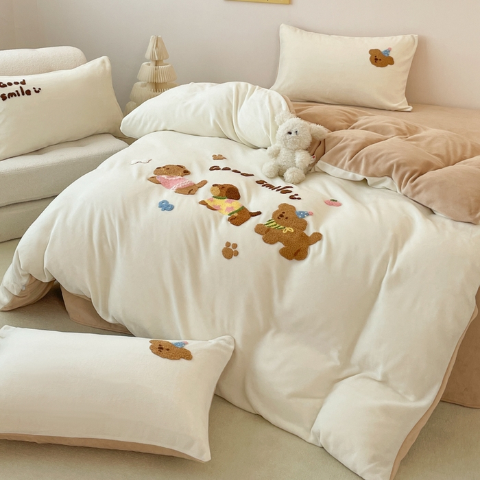 91家纺网 家纺一手货源 找家纺 启发 2025新款牛奶绒毛巾绣四件套场景一 腊肠狗狗