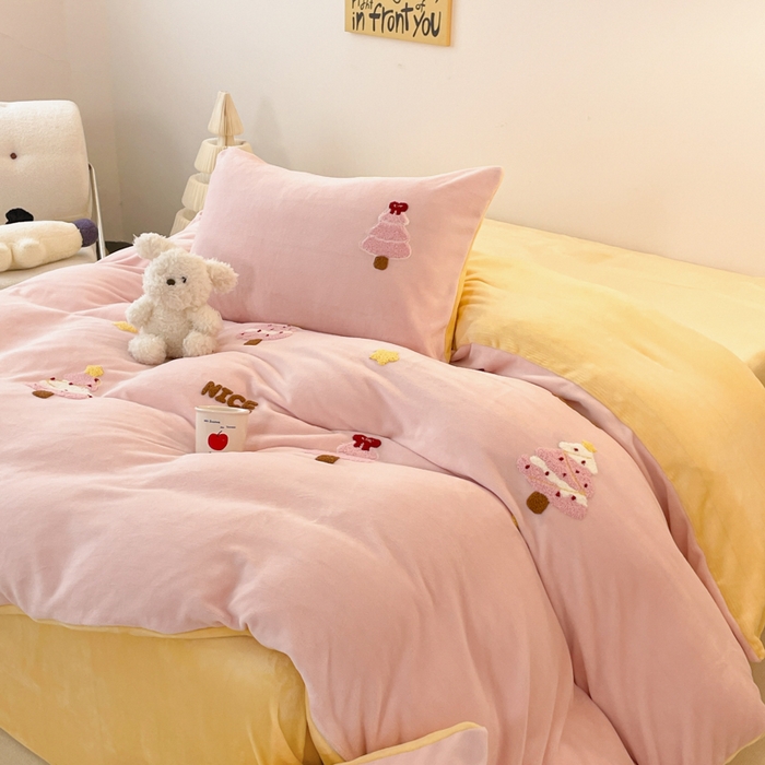 91家纺网 家纺一手货源 找家纺 启发 2025新款牛奶绒毛巾绣四件套场景一 圣诞树