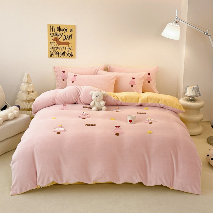 91家纺网 家纺一手货源 找家纺 启发 2025新款牛奶绒毛巾绣四件套场景一 圣诞树