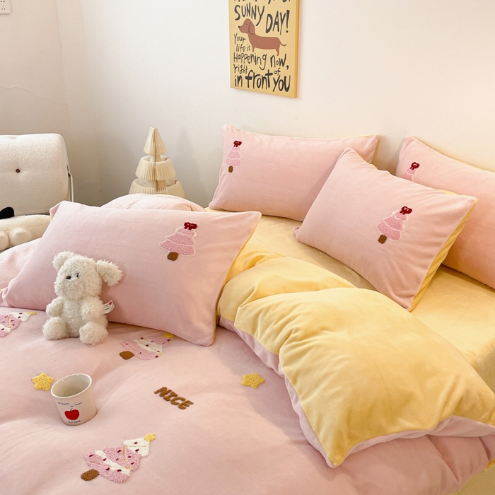 91家纺网 家纺一手货源 找家纺 启发 2025新款牛奶绒毛巾绣四件套场景一 圣诞树