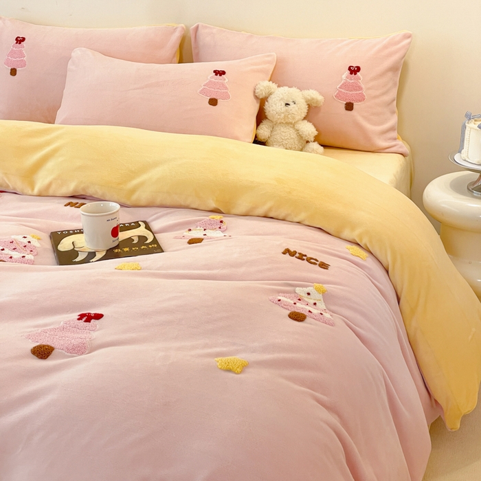 91家纺网 家纺一手货源 找家纺 启发 2025新款牛奶绒毛巾绣四件套场景一 圣诞树