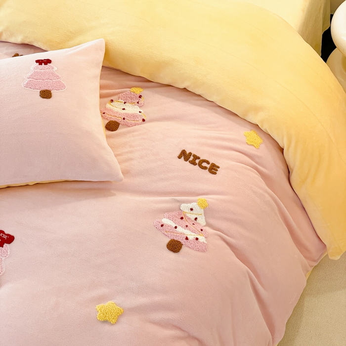 91家纺网 家纺一手货源 找家纺 启发 2025新款牛奶绒毛巾绣四件套场景一 圣诞树