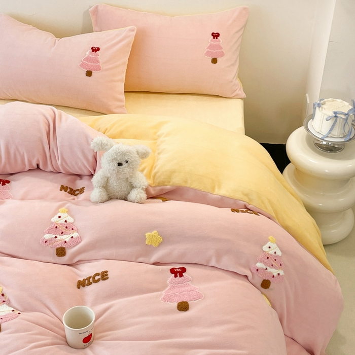 91家纺网 家纺一手货源 找家纺 启发 2025新款牛奶绒毛巾绣四件套场景一 圣诞树