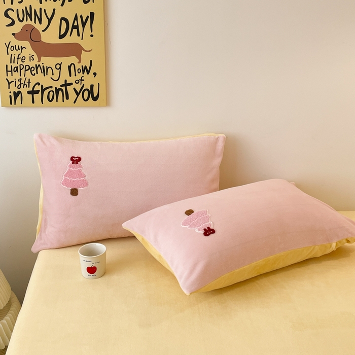 91家纺网 家纺一手货源 找家纺 启发 2025新款牛奶绒毛巾绣四件套场景一 圣诞树