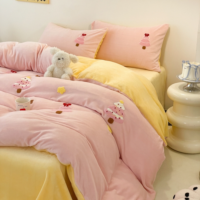 91家纺网 家纺一手货源 找家纺 启发 2025新款牛奶绒毛巾绣四件套场景一 圣诞树