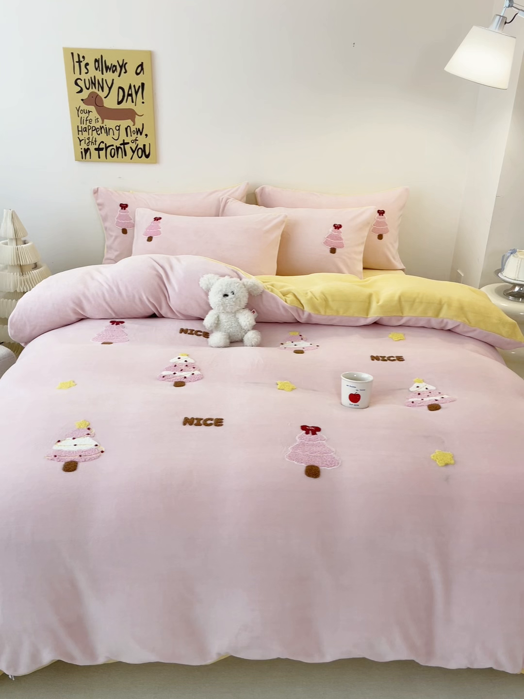 91家纺网 家纺一手货源 找家纺 启发 2025新款牛奶绒毛巾绣四件套场景一 圣诞树