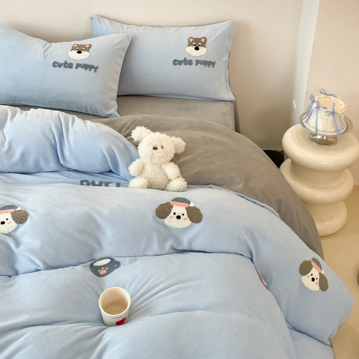 91家纺网 家纺一手货源 找家纺 启发 2025新款牛奶绒毛巾绣四件套场景一 幸福小狗