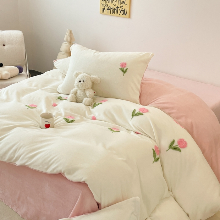 91家纺网 家纺一手货源 找家纺 启发 2025新款牛奶绒毛巾绣四件套场景一 郁金香