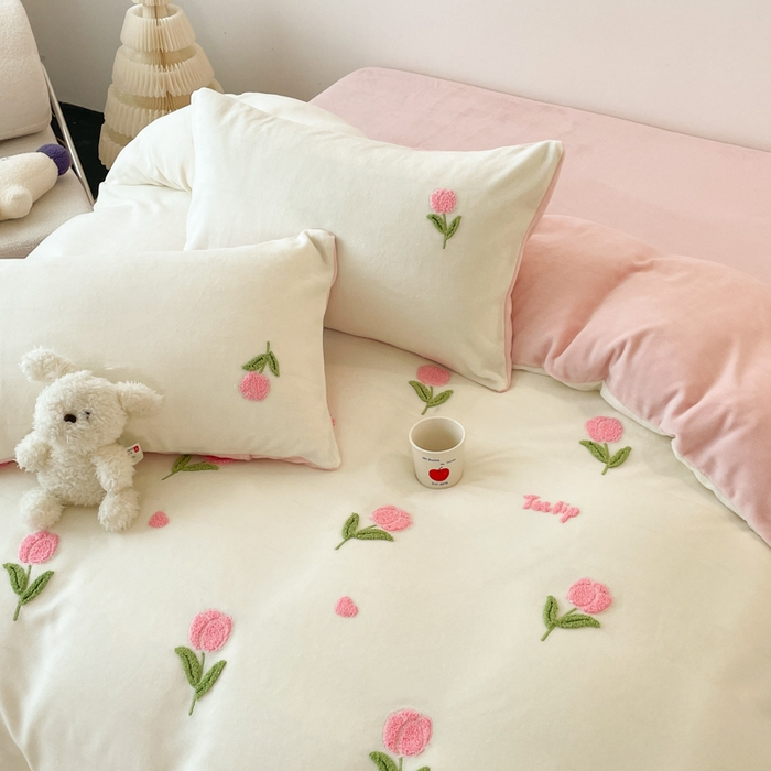 91家纺网 家纺一手货源 找家纺 启发 2025新款牛奶绒毛巾绣四件套场景一 郁金香