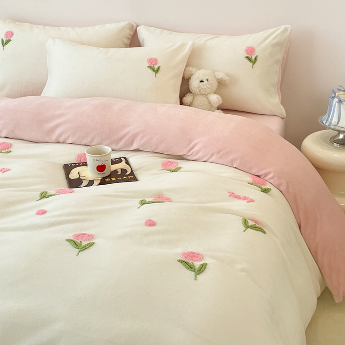 91家纺网 家纺一手货源 找家纺 启发 2025新款牛奶绒毛巾绣四件套场景一 郁金香