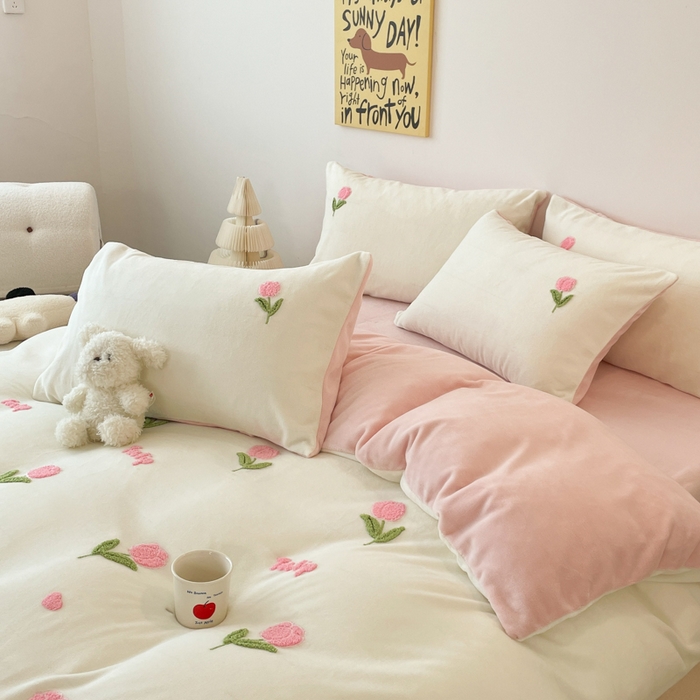 91家纺网 家纺一手货源 找家纺 启发 2025新款牛奶绒毛巾绣四件套场景一 郁金香