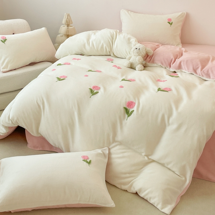 91家纺网 家纺一手货源 找家纺 启发 2025新款牛奶绒毛巾绣四件套场景一 郁金香