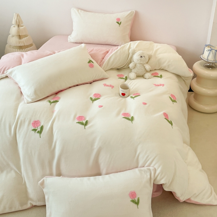 91家纺网 家纺一手货源 找家纺 启发 2025新款牛奶绒毛巾绣四件套场景一 郁金香