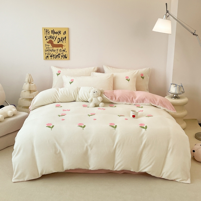 91家纺网 家纺一手货源 找家纺 启发 2025新款牛奶绒毛巾绣四件套场景一 郁金香