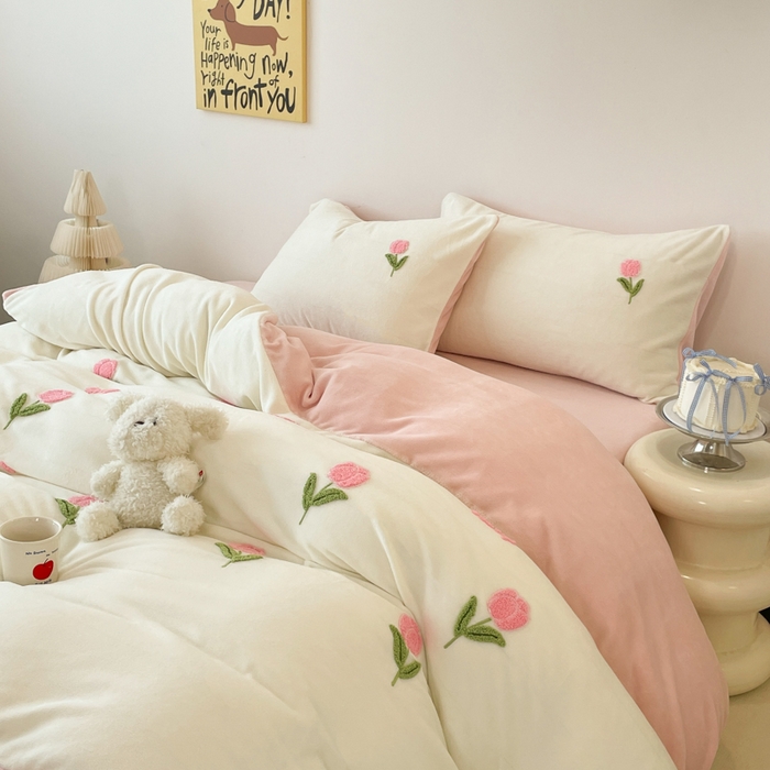 91家纺网 家纺一手货源 找家纺 启发 2025新款牛奶绒毛巾绣四件套场景一 郁金香